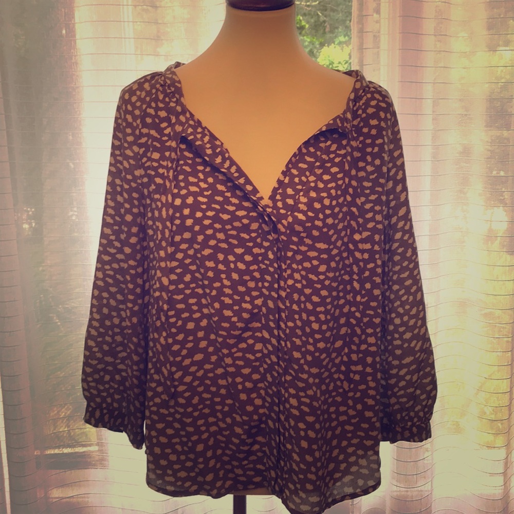 Grey ivory patterned flowy blouse
